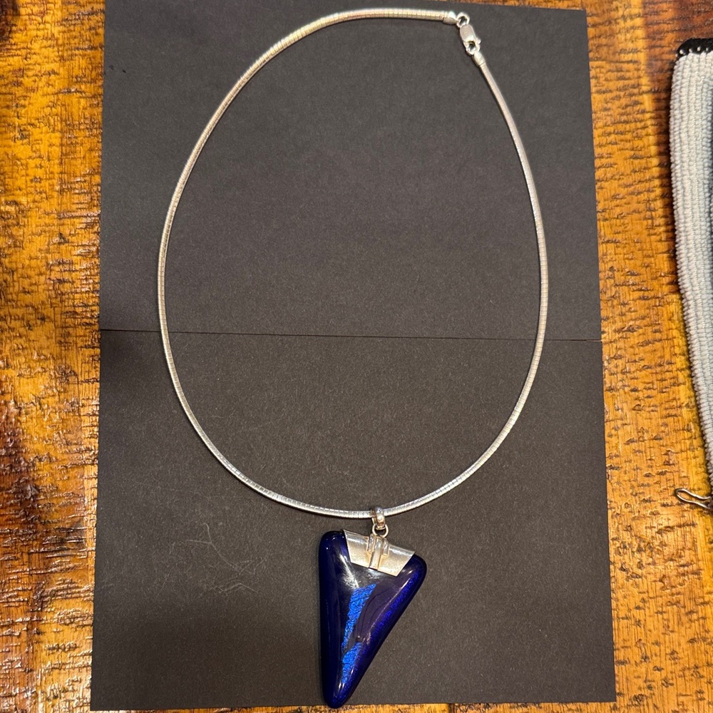 Elegant Blue Pendant Necklace